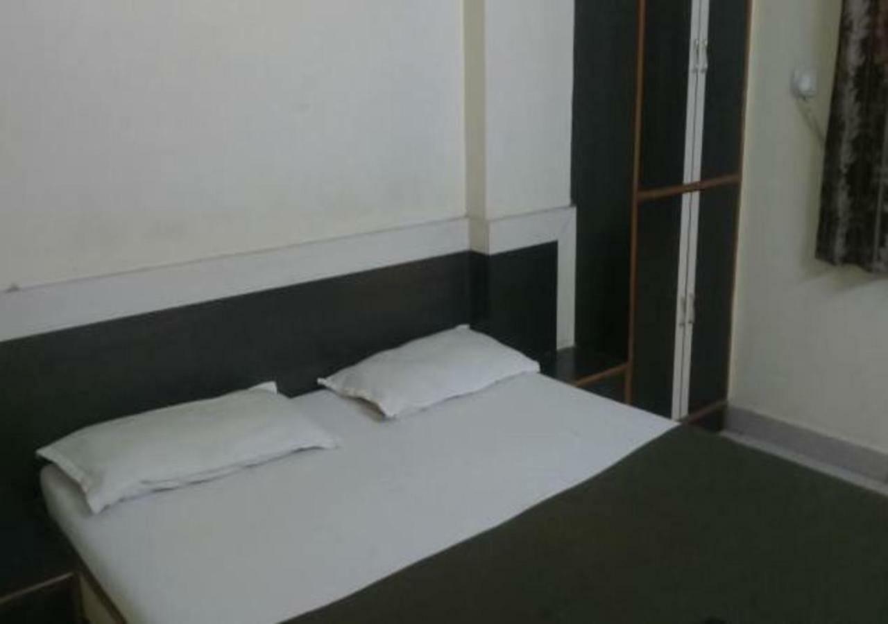 Hotel Sai Ganesh Ширди Екстериор снимка